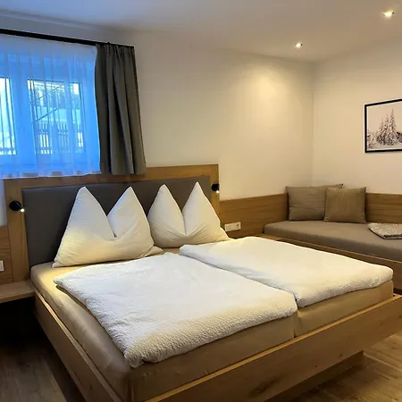 The Hidden * Φλαχάου